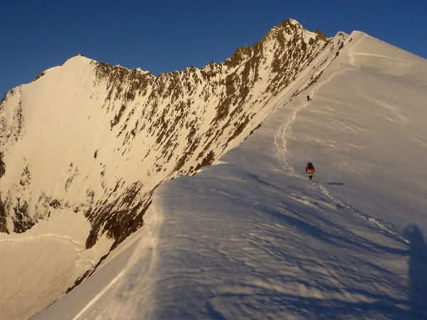 Un 4000 à Saas-Fee : le Nadelhorn ou l'Allalinhorn