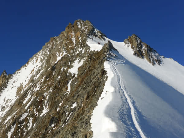 Un 4000 à Saas-Fee : le Nadelhorn ou l'Allalinhorn